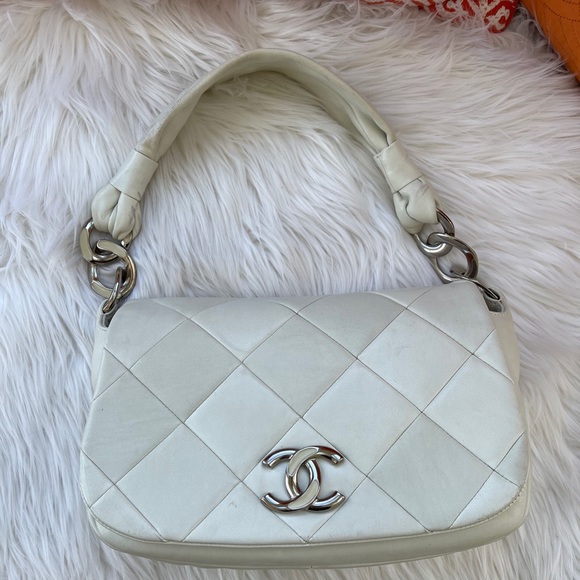 Authentic Chanel flap bag pillow white cream - Picture 13 of 17